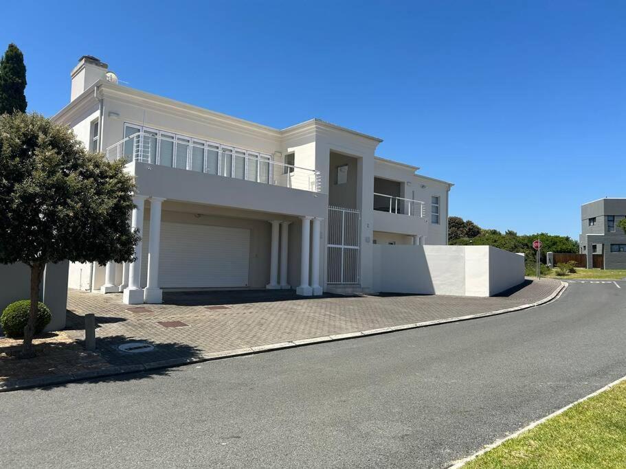 Fisante At Breakfast Beach Villa Hermanus Exterior photo